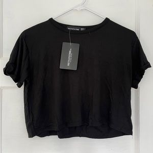 NWT Black Pretty Little Thing Cropped T-Shirt
